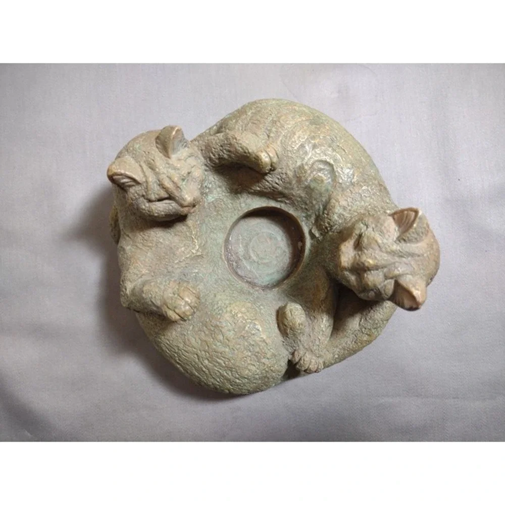 Circle of 2 cats resin candle holder - good condition